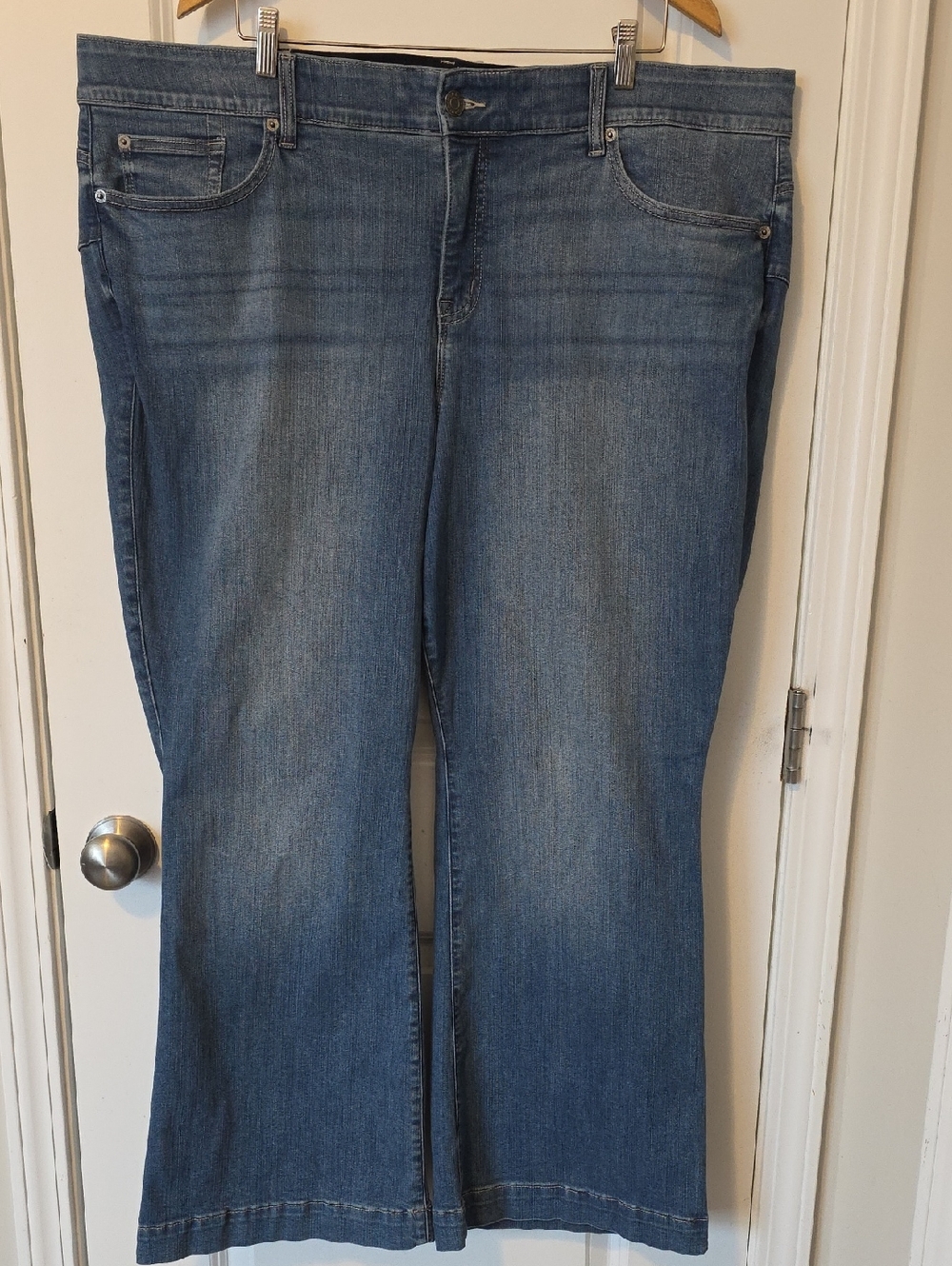 Torrid Bombshell Flare Premium Stretch Jeans. size 26